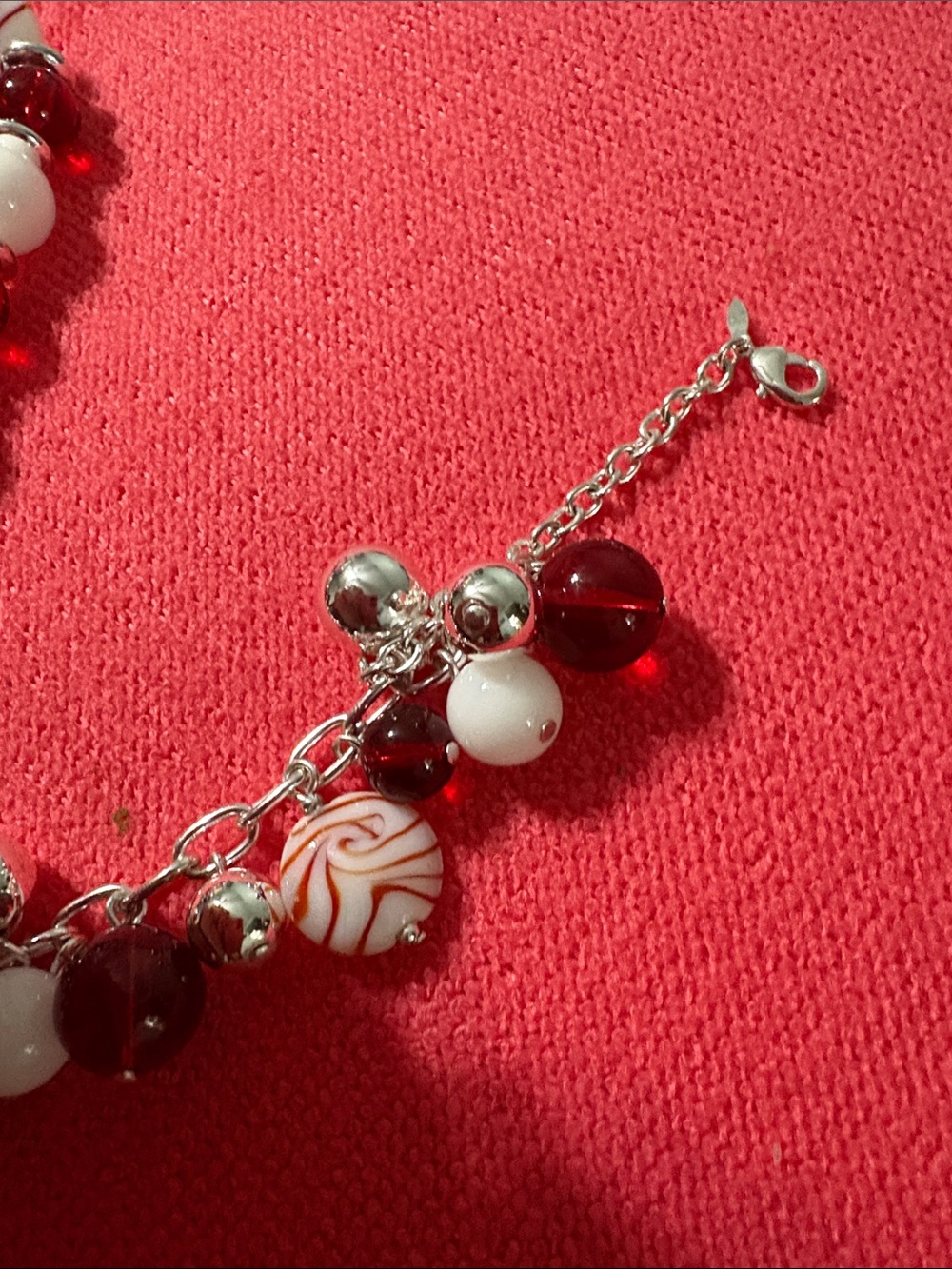 Red and White Beaded Necklace and Bracelet Set nice for Christmas or Valentines - Picture 5 of 10